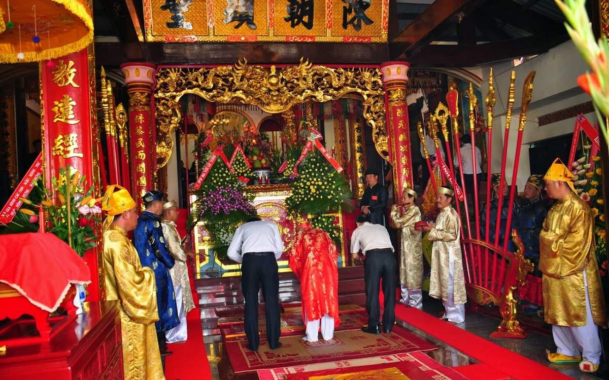 Văn Khấn Đức Thánh Trần